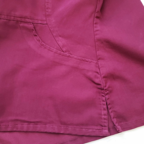 White Swan Gear Notched Neckline Curved Pocket Berry Scrub Top - Women's Medium - Picture 5 of 8